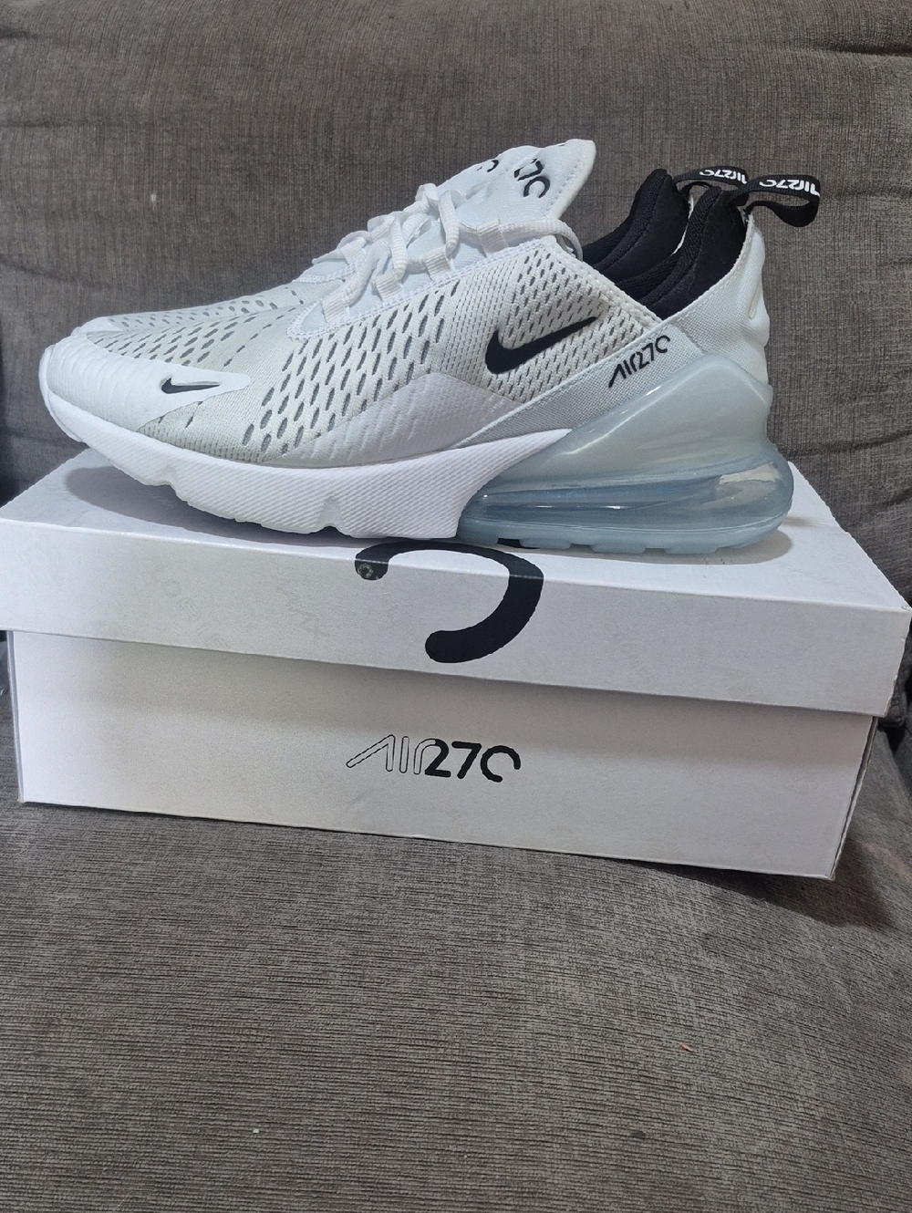 Nike Air Max 270 Men’s 9.5 White Black Sneakers - Picture 3 of 6